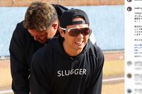 東北楽天ゴールデンイーグルス・佐藤直樹の外野に座り込む“いじけ態度”が賛否、ソフトバンクホークス時代にも露呈した“素行”
