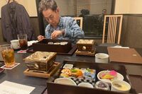 加藤茶、大好きな綾菜の祖母の手料理をつまみに自宅テラスからお花見を満喫、妻よりも年齢が近い祖母と“健…