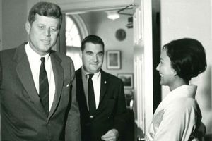 1962年10月には、ホワイトハウスでジョン・F・ケネディ米大統領と面談。この約1年後、ケネディは凶弾に倒れた