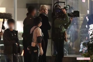 『極主夫道』の撮影を、志尊淳は真剣な眼差しで見守り……