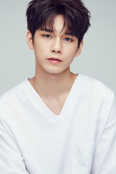 オン・ソンウ　（c）CJDigitalMusicAllrightsreserved.（c）2017PONYCANYONINC.