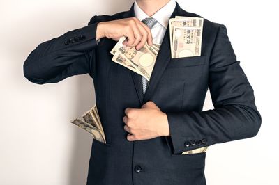 成年後見制度のあくどい被害実態　職業後見人は何もしなくても時給72万円！