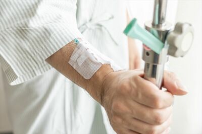 大腸がんステージ4の緩和ケア医師が選んだ延命治療、抗がん剤をやめて自らを実験台に「最後まで普通の生き…