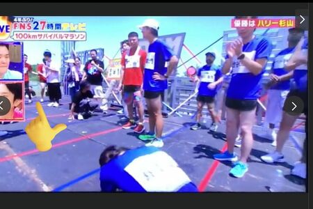 ネットで拡散されている、『FNS27時間テレビ』100キロマラソンゴール後に倒れ込む井上咲楽の様子（SNSより）