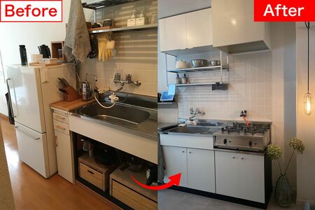 見せる収納を楽しんでいたが、色も物も最小限に。つり棚には半分以上、物を置かずスッキリと。掃除もすぐに終わる