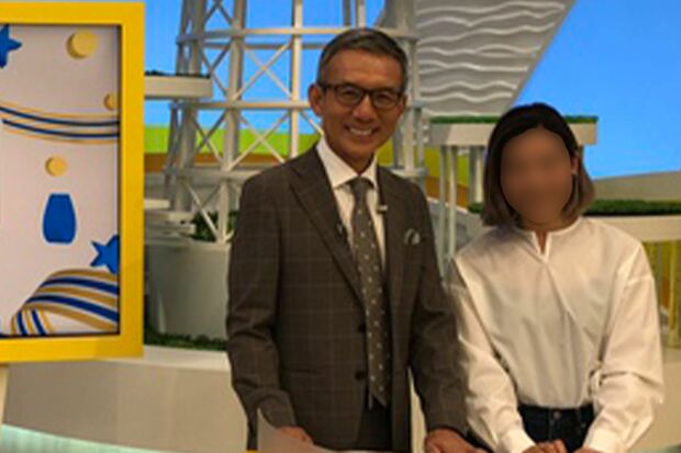 出演番組のスタジオに見学に来た長女と白井一幸氏のツーショット（白井氏のブログより、画像は編集部で一部加工）