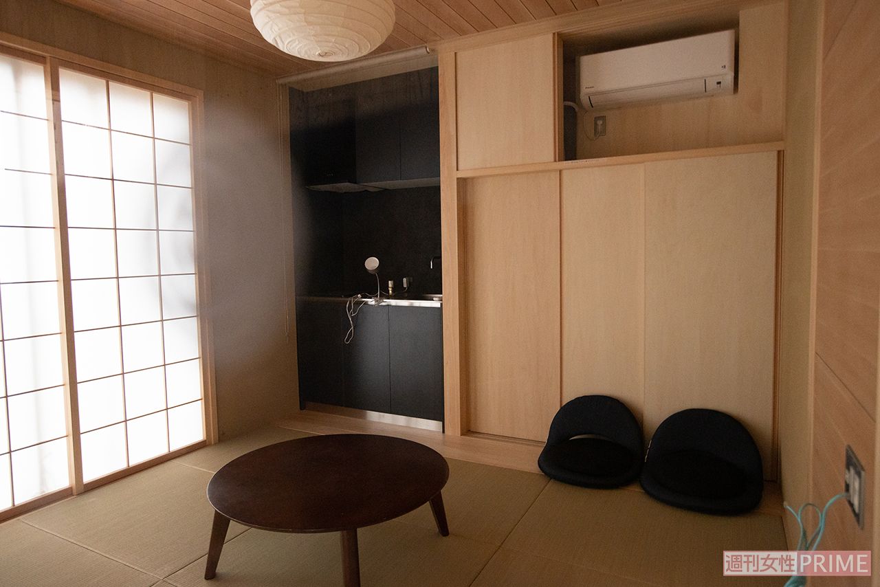 畳に和紙でできたランプと、趣あるしつらえが魅力の和室。ここにも親子で宿泊することが可能だ（撮影／齋藤周造）