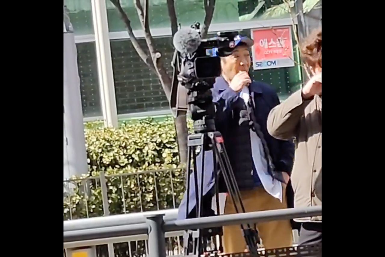 SNSで拡散されている、『ミヤネ屋』取材で韓国を訪れた宮根誠司の路上喫煙