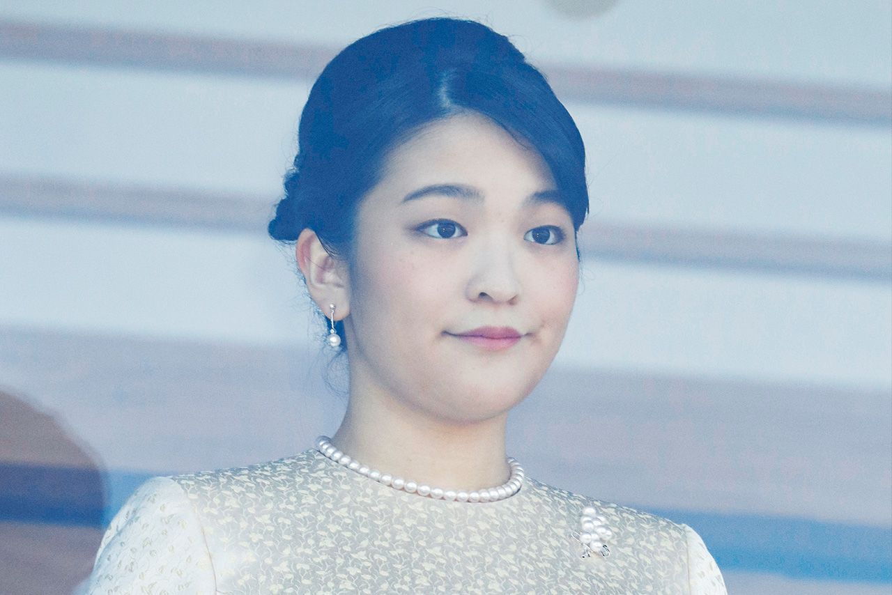 1月2日、薄いピンクのお召しもので新年の一般参賀に臨まれた