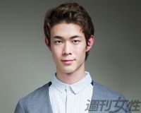 宮沢和史の息子でモデルの宮沢氷魚「憧れは阿部寛さん」