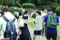 ロンブー淳、妻と都心の公園でポケモン探しも周囲はピカチュウに夢中で気付かれず