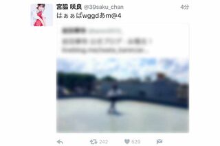 “誤爆”らしき投稿の直後、宮脇咲良のアカウントでは意味不明な文字列が連続して投稿された（Xより）