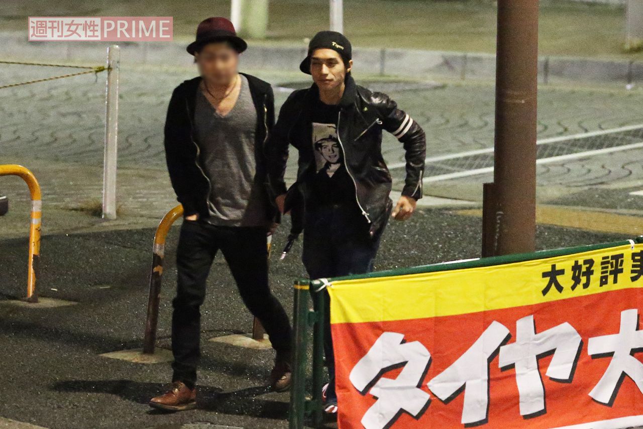 2012年12月、赤西礼保の誕生日に駆けつけた錦戸亮