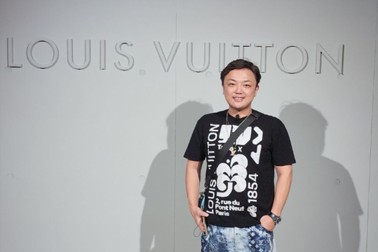 LouisVuittonの砂漠ファッションパーティでの一枚（与沢翼氏のインスタグラムより）