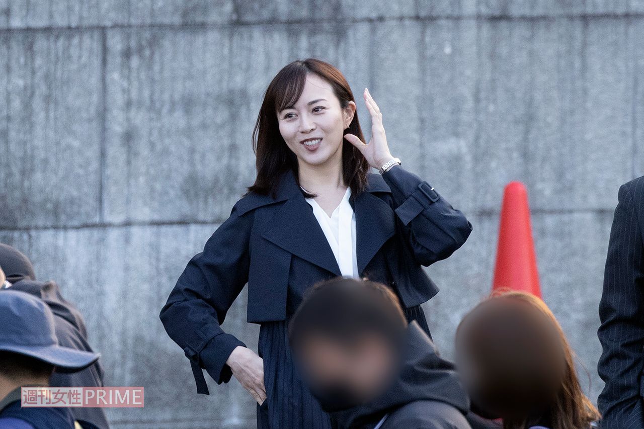 ドラマ『ケイジとケンジ』比嘉愛未が演じるのは桐谷健太の妹役で、頭のキレる立合事務官