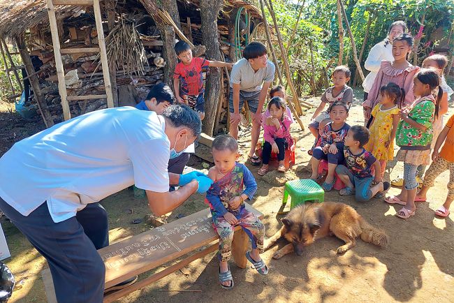  ラオスは今も深刻な医療問題を抱えている（C) MdM Japan