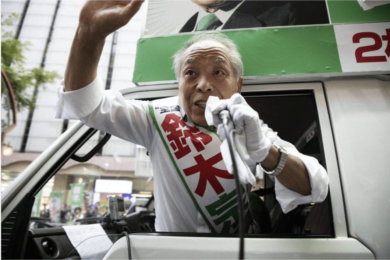 バラエティー番組やSNSでもたびたび話題になる「選挙カー箱乗り」は今回の選挙でも健在だった