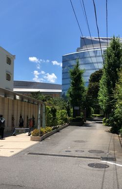 アマゾンジャパン合同会社の本社。実際は株式会社ではない