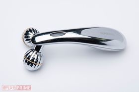 肌の上でコロコロ転がすタイプの美顔器。本来は美容用だが、杉浦さんは目覚ましがわりに