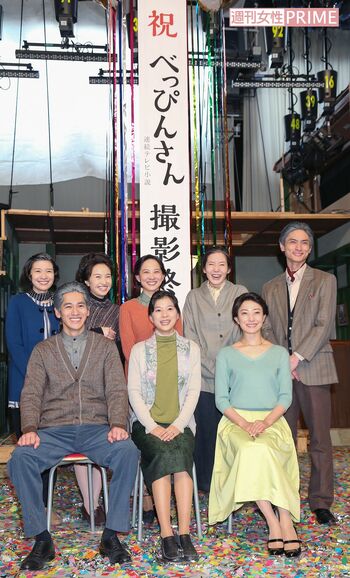 （後列左から）土村芳、百田夏菜子、谷村美月、蓮佛美沙子、高良健吾、（前列左から）永山絢斗、芳根京子、菅野美穂　撮影／坂本利幸