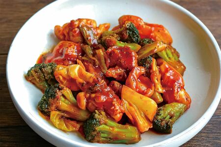 ブロッコリーと鶏肉のタッカルビ風　撮影／松山絵美