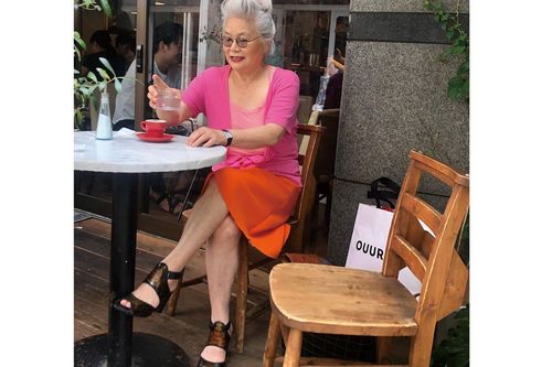 華やかな色遊びコーデで気分を明るく（木村さん）