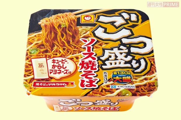 マルちゃんごつ盛りソース焼そばキユーピーからしマヨネーズ付　撮影／山田智絵　※画像をクリックするとAmazonの商品ページにジャンプします。