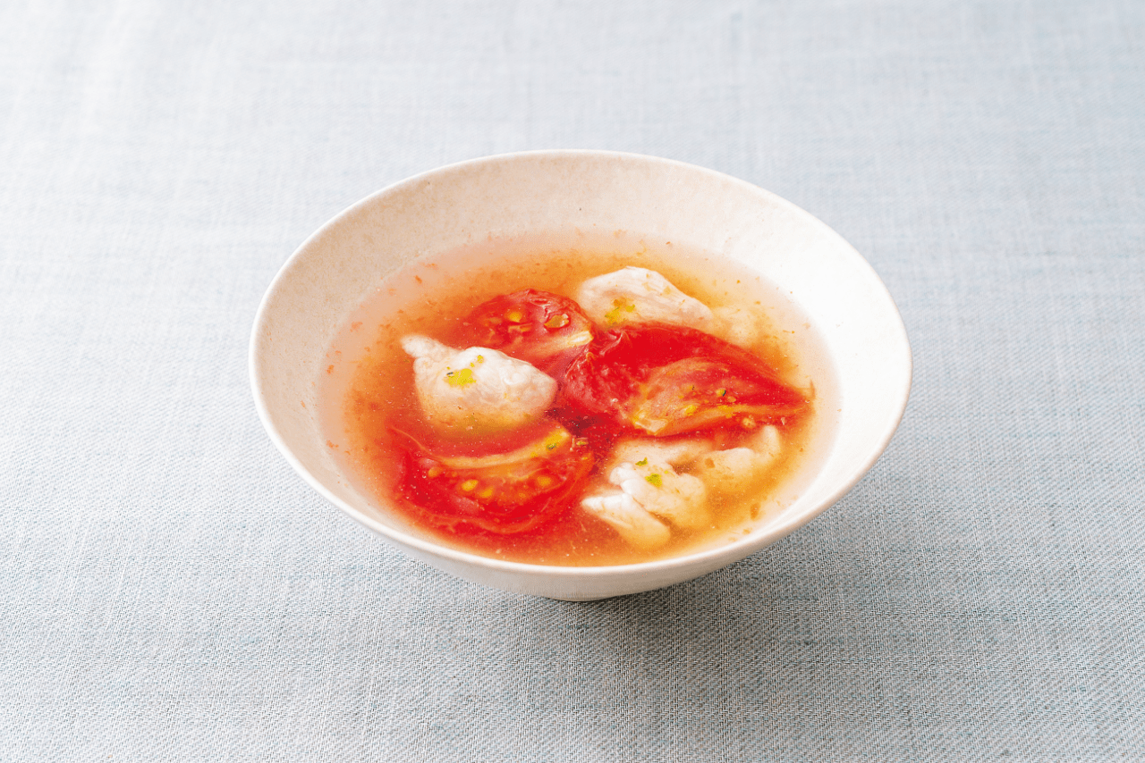 トマトとささみのゆずこしょうスープ（料理考案・調理／柳井泉　撮影／有光こうじ写真事務所）