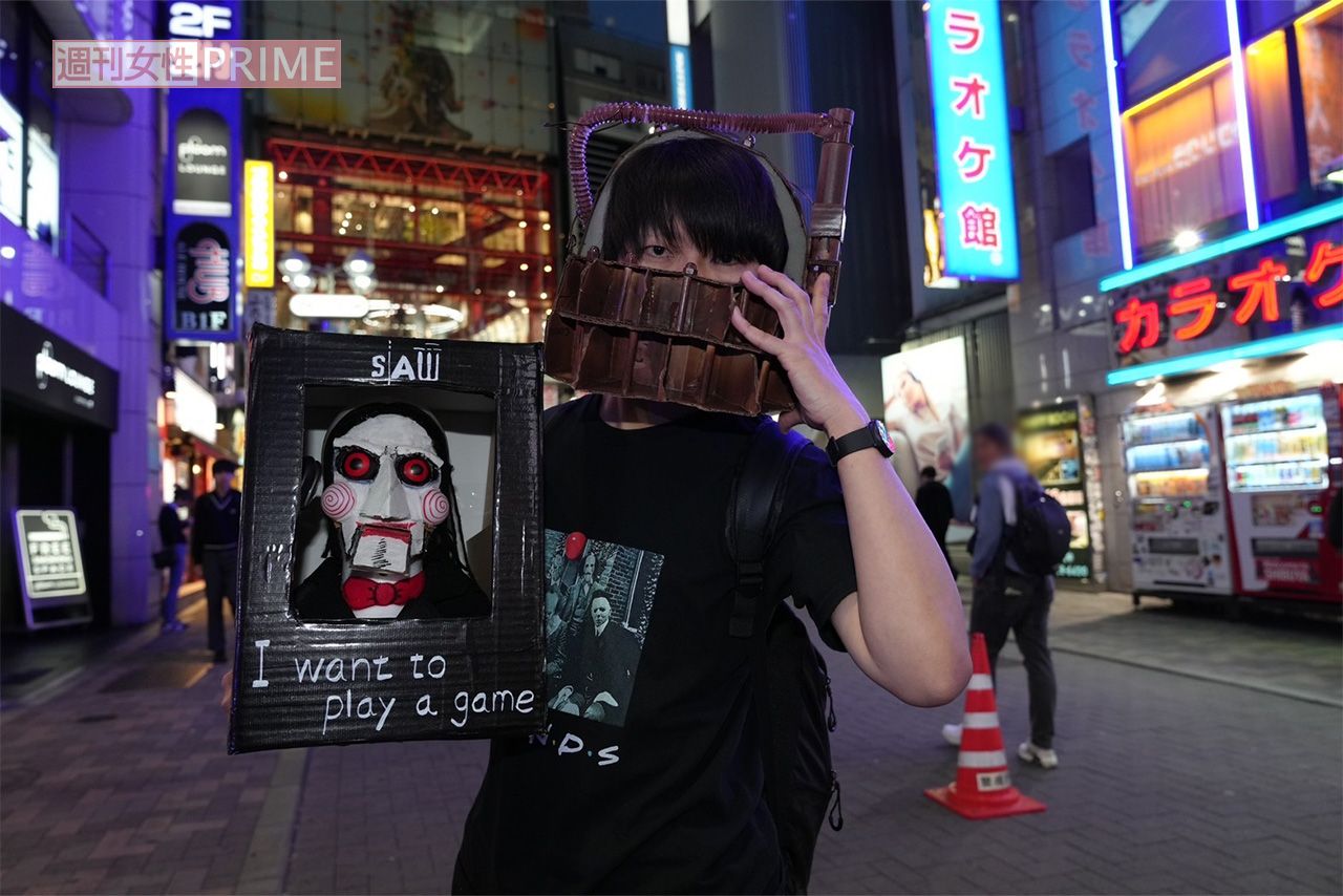 2024年10月31日、仮装して渋谷ハロウィンを楽しんだ若者たち