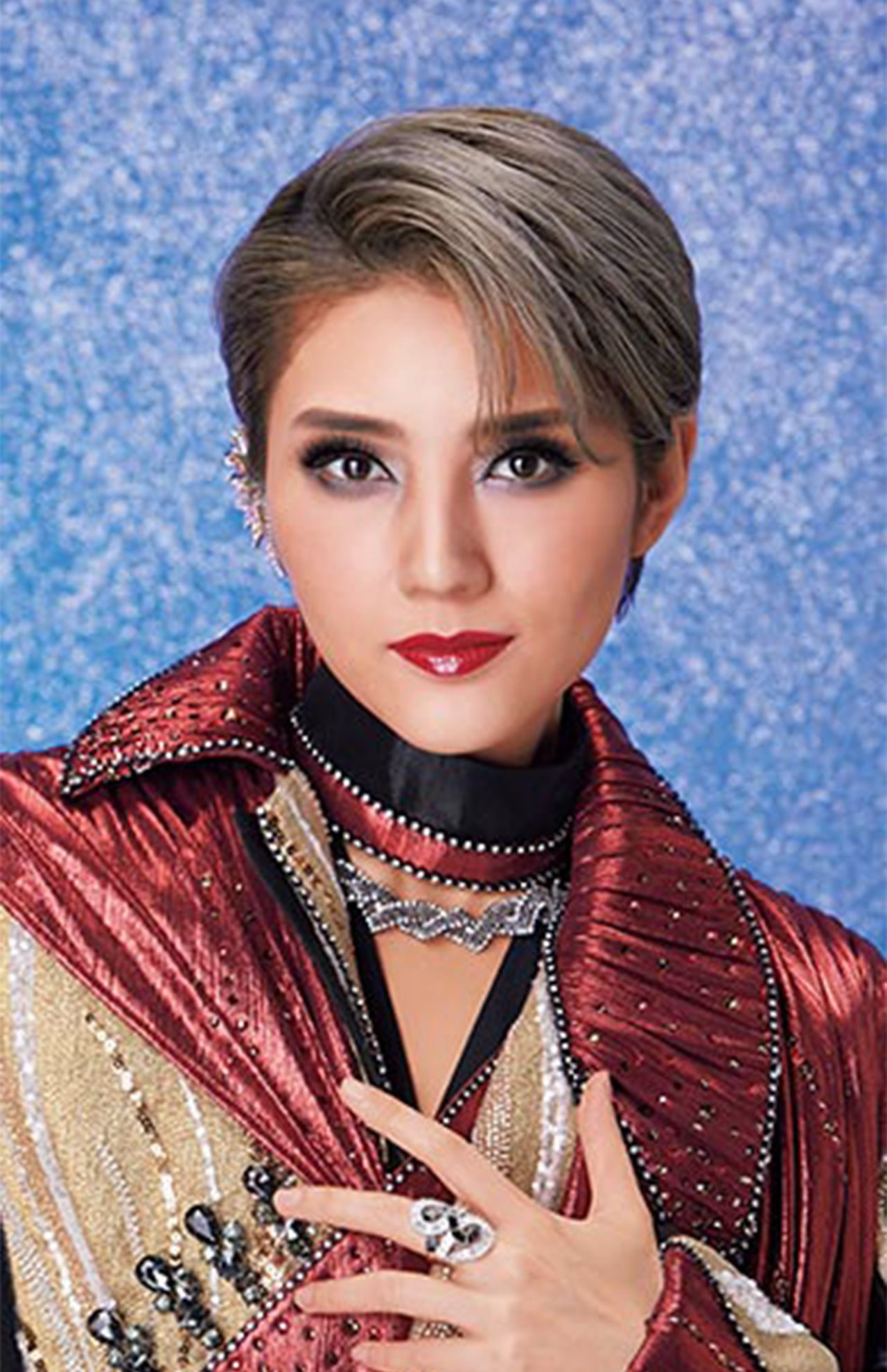 ファンが週刊文春廃刊の署名を拡散するよう促した宙組トップスターの芹香斗亜（宝塚公式HPより）