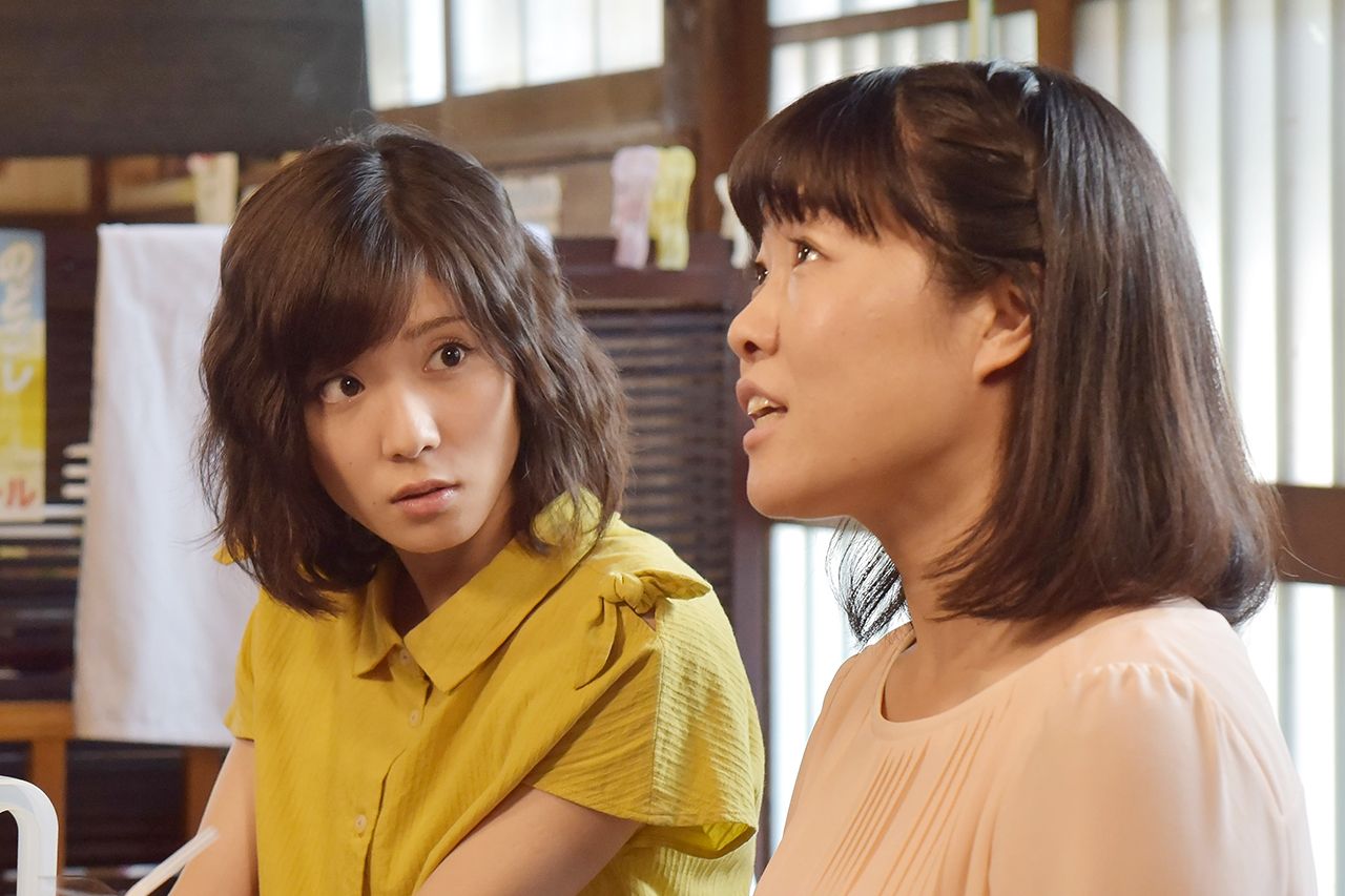 『世界の果てまでイッテQ！』の珍獣ハンターと並行して、コンスタントに女優活動も行うイモトアヤコ。『ウチの夫は仕事ができない』（日本テレビ系　毎週土曜　夜10時～）で松岡茉優演じるヒロインと病院で知り合い、仲よくなったマタニティー友達役を好演している。