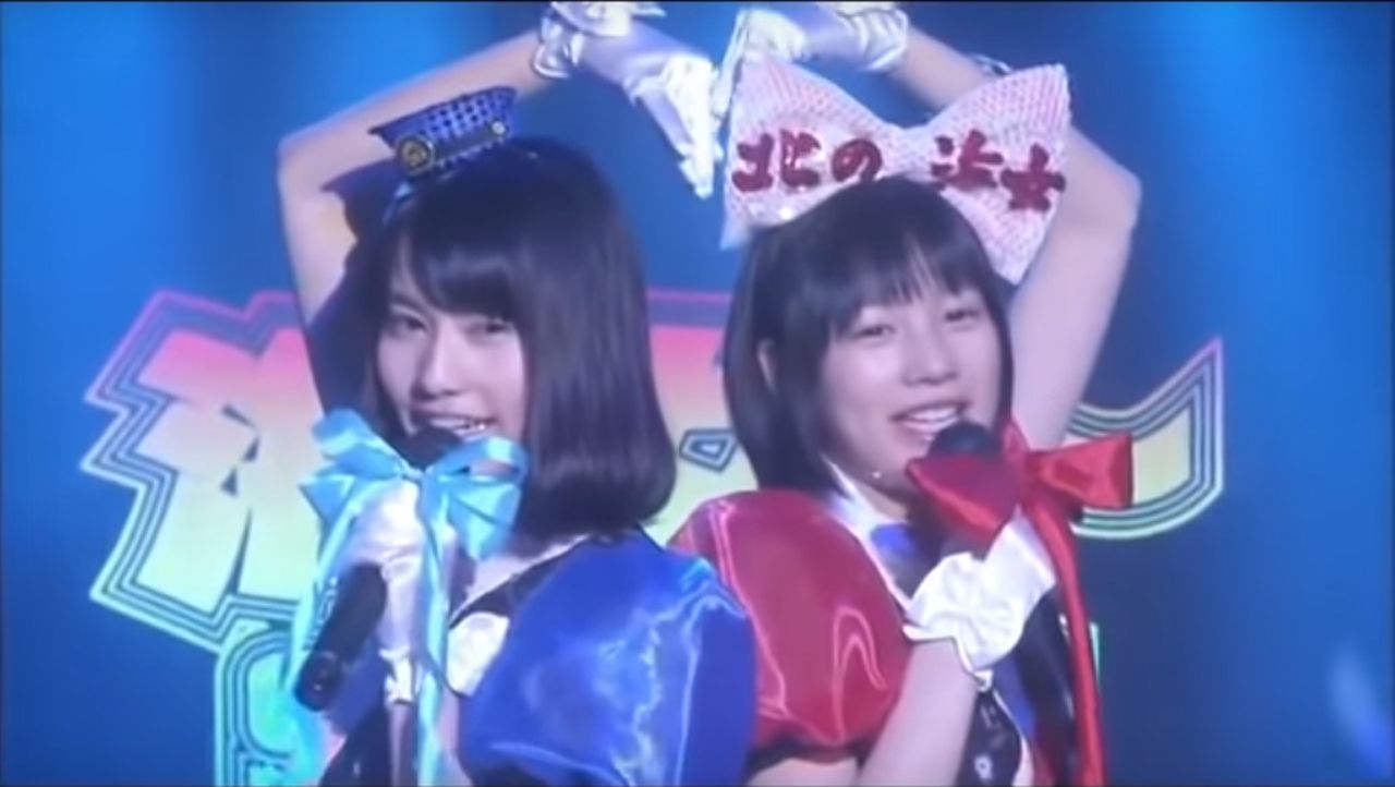 『あまちゃん』で、主演ののんと一緒にアイドルを目指す役で大人気に（左から、橋本愛、のん）