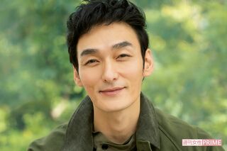 草なぎ剛　撮影／アライテツヤ　スタイリング／細見佳代　ヘアメイク／荒川英亮