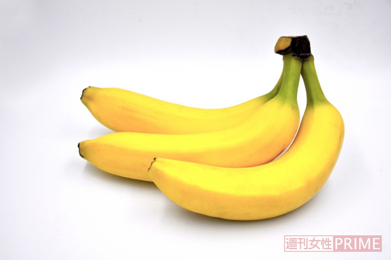 皮が黒くなっても果肉が変色していなければおいしく食べられる。どうしても気になる場合はバナナジュースや焼きバナナにしてもOK 