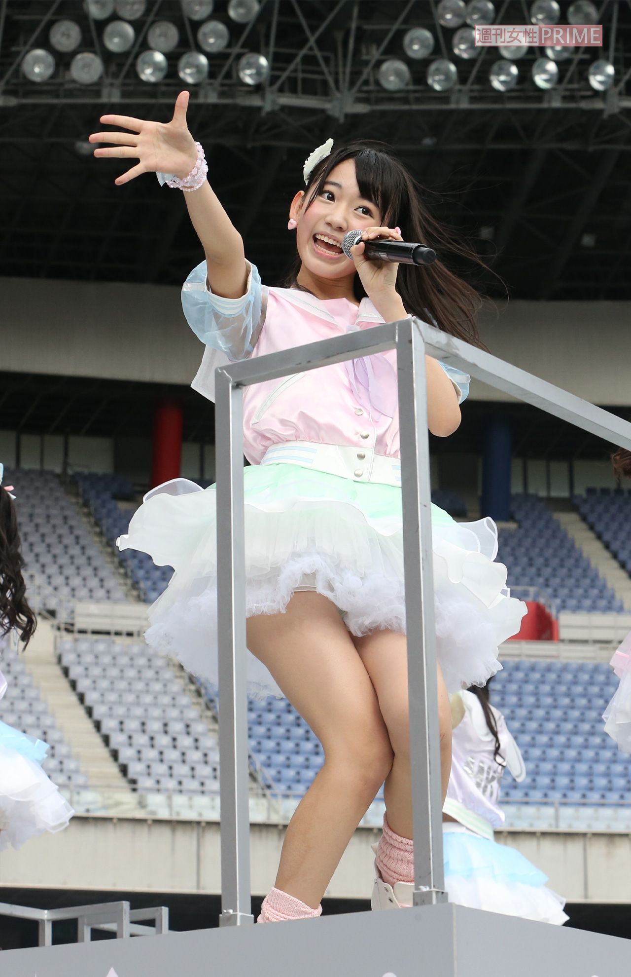 宮脇咲良（2013年『AKBスーパーフェスティバル』ライブにて）