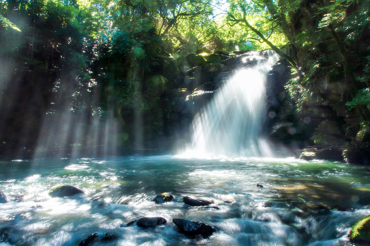 パワースポット　英語では……【vortex,sacredplace】　欧米人には「気」という概念がなく、当てはまる英語はナシ。英語圏に住んでいる人には感覚も伝わらない。