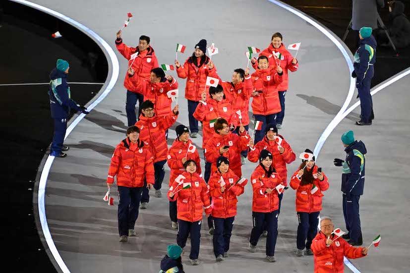 ミラノ・コルティナ五輪の開会式で行進する日本代表選手団（代表撮影）