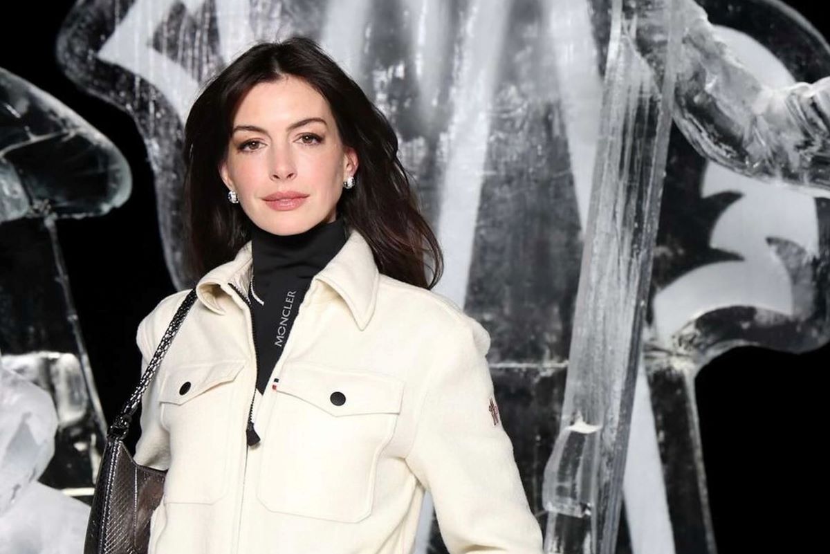 41歳になっても変わらない美貌が注目されるアン・ハサウェイ（公式インスタグラムより）