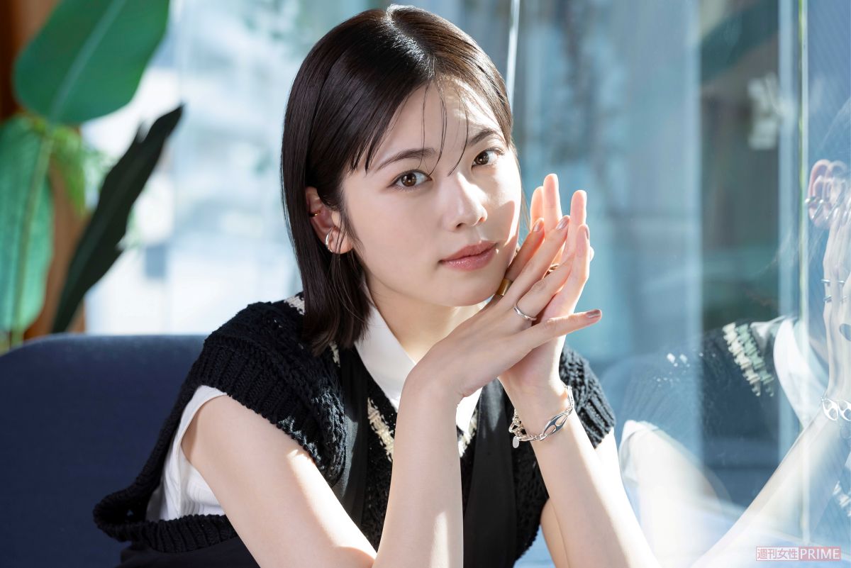 小芝風花　撮影/齋藤周造、ヘアメイク/青山佑綺子（BOND）、スタイリング/小川未久