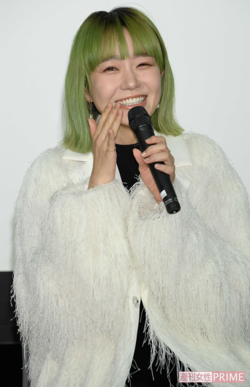 NHK『東京サラダボウル』で髪を緑に染めた奈緒