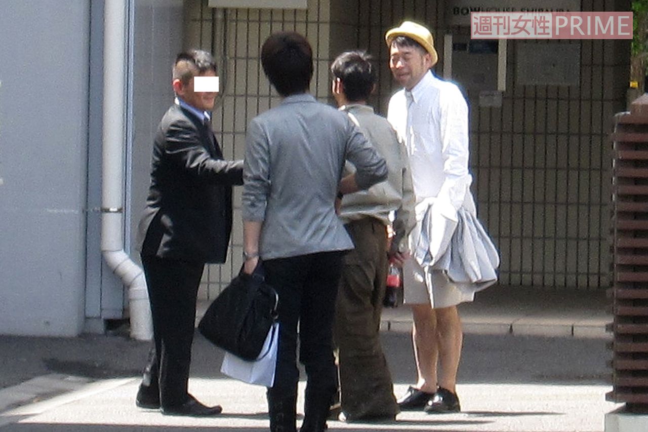 ’10年の誕生日翌朝に元恋人（左）と一緒にいるところをファン2人に声をかけられていた槇原