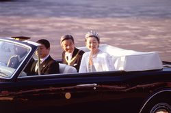 '90年11月のパレードでは英・ロールスロイスにお乗りに