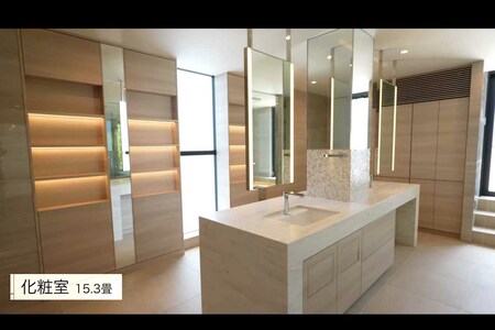 ヒカキンが住む20億円の新居の化粧室はまるで高級ホテルのよう（本人のYouTubeチャンネルより）