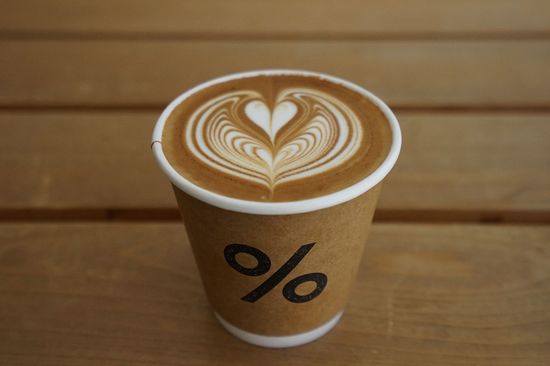 ほっこりなごむハートがかわいい。カフェラテ（450円・ブレンド）