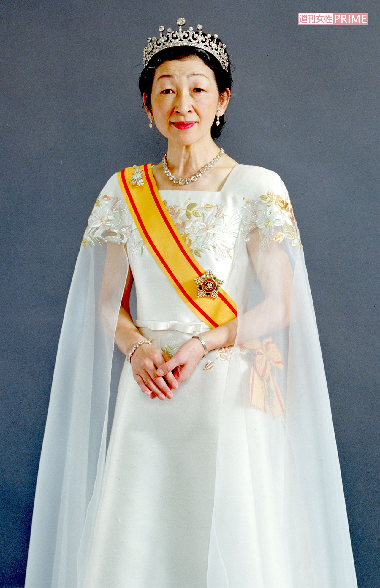 「即位の礼」でティアラとローブデコルテをお召しになった美智子さま（'90年11月）