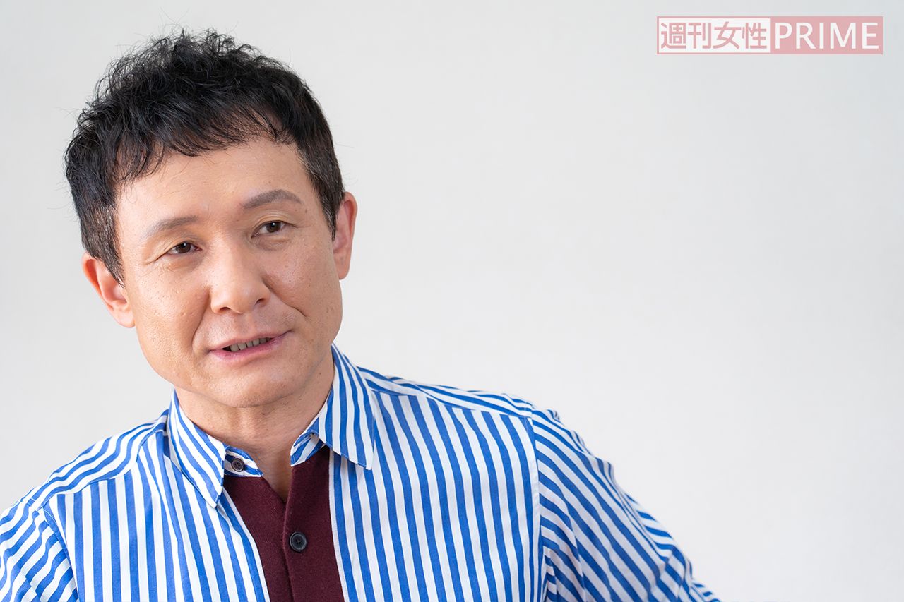 インタビューに答える木下ほうか　撮影／佐藤靖彦