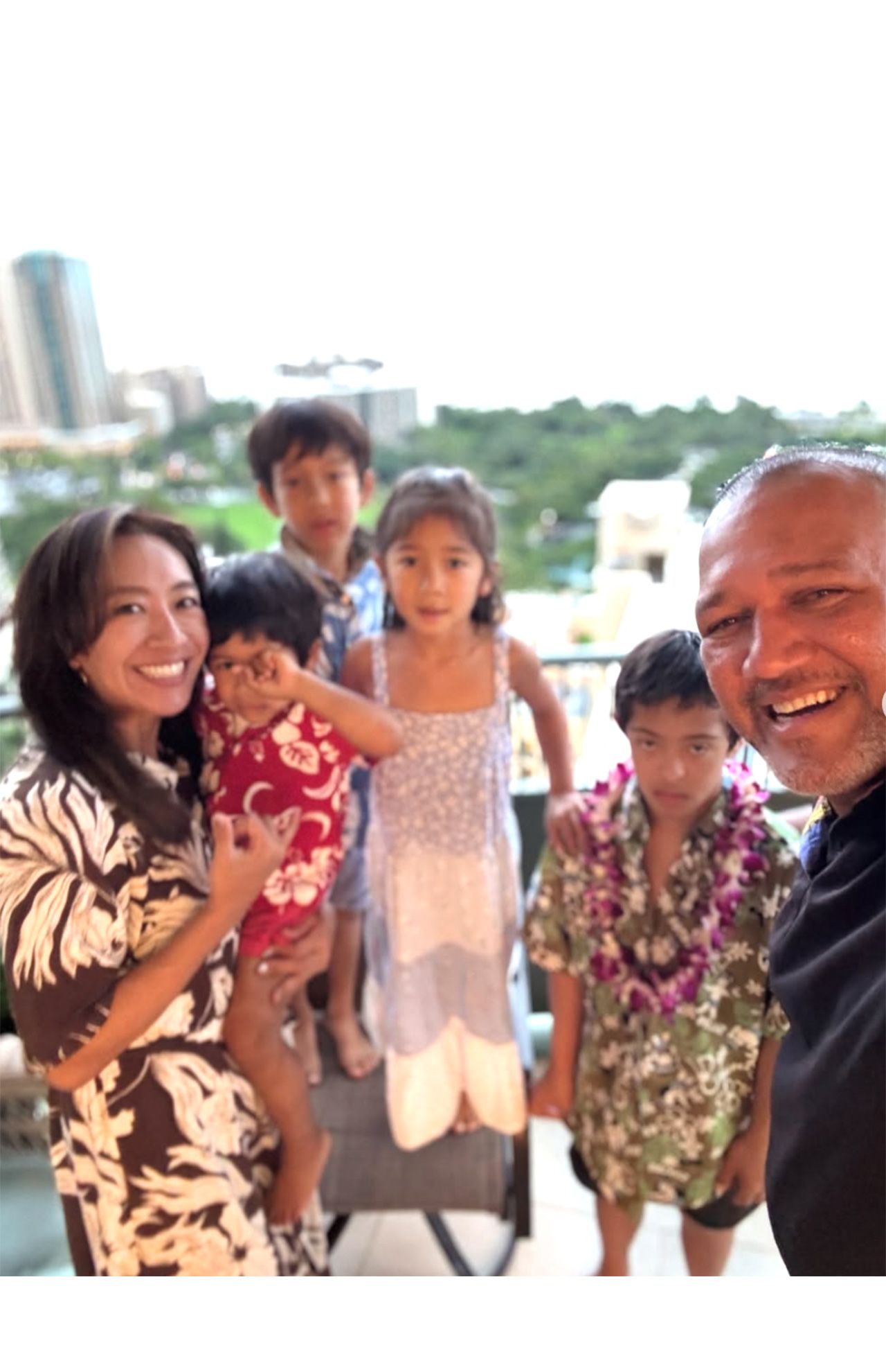 《ハワイの思い出。自炊にかぎります。何を食べるかってより、誰とどこで食べるかっていうのをポイントに置いてる我が家です》（美保さんのインスタグラムより）