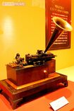 エジソンが明治天皇に献上した『クラスM蓄音機』