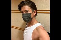 木村拓哉が五十路になっても“白タンク”を着こなせる、若見えの秘訣をフィットネスのプロが分析「無駄な脂…