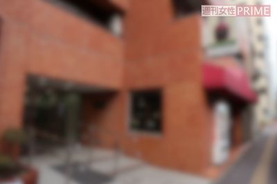 吉田容疑者の実家マンション。1階は家業の酒店で、2階で生活し、他の部屋は賃貸に出していた